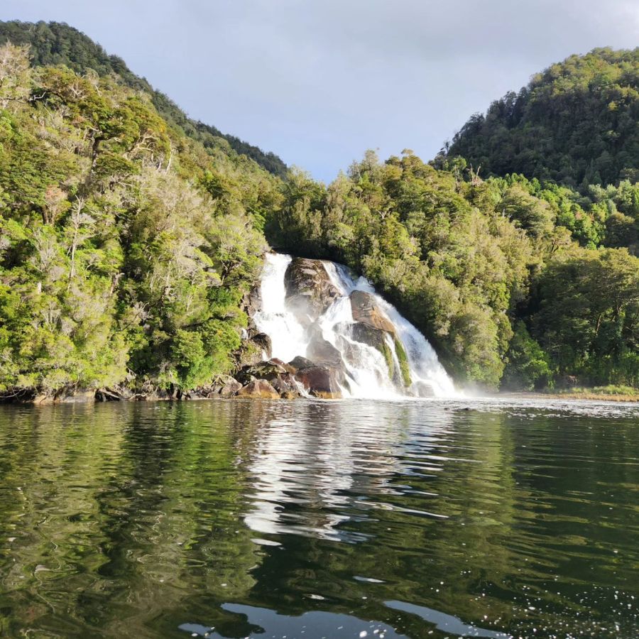 Explarando la navegación a través de las cavernas de los chonos
